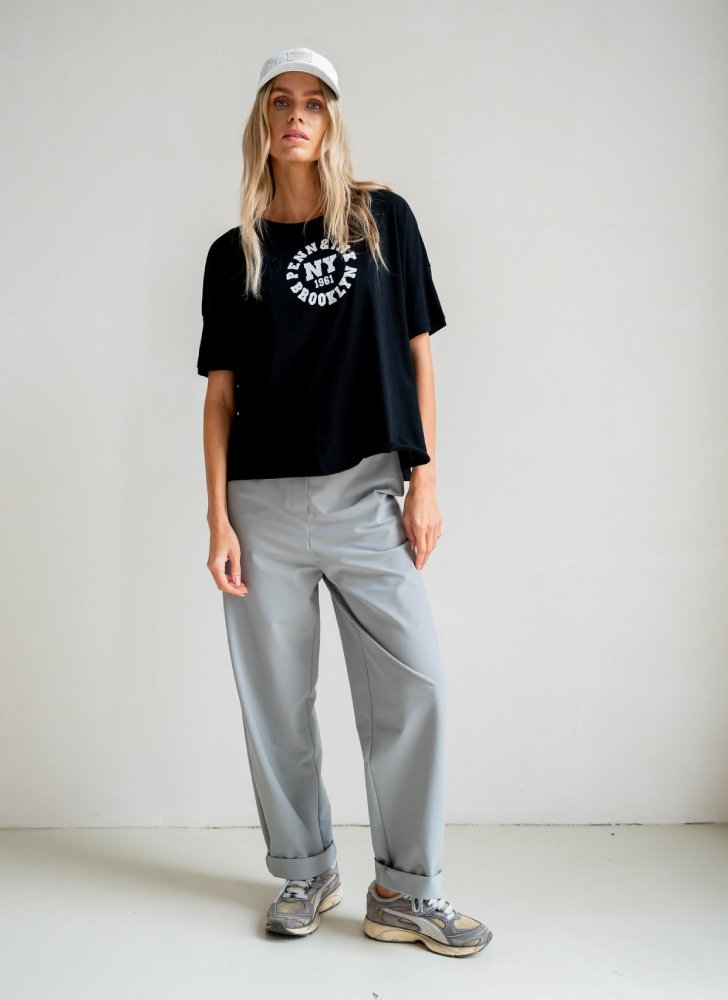 PENN&INK N.Y T-Shirt Logo-Print Relaxed-Fit Baumwolle Schwarz Model 2