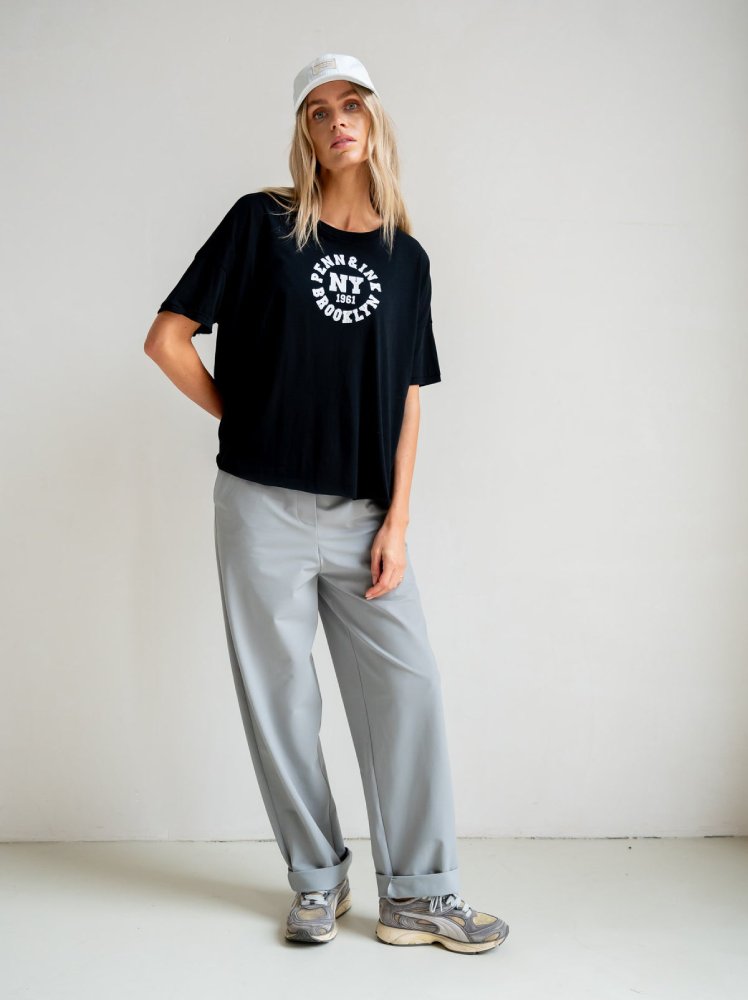 PENN&INK N.Y T-Shirt Logo-Print Relaxed-Fit Baumwolle Schwarz Model 3