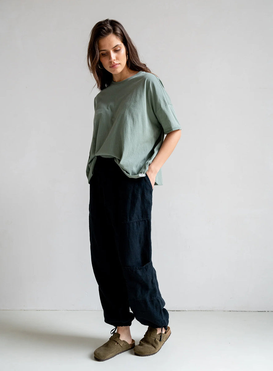 PENN&INK N.Y T-Shirt Baumwolle Sage Salbei Casual-Fit Model 2