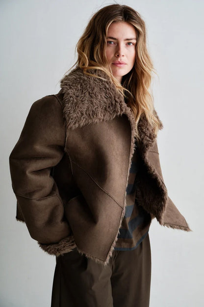 PENN&INK N.Y Wende-Jacke Tabac Braun Langfloriges Teddy-Fell Wildleder-Optik Relaxed-Fit Model 4