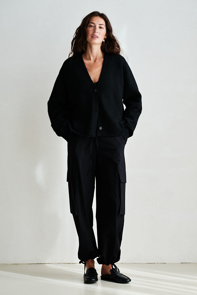 PENN&INK N.Y Cargo-Hose Schwarz Wide Leg Travel-Quality Große Cargo-Taschen Model 2