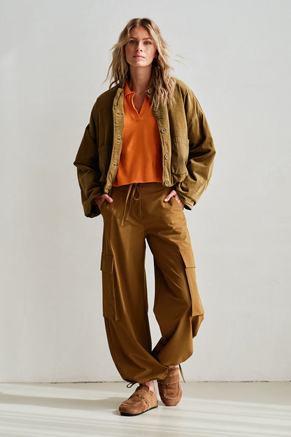 PENN&INK N.Y Cargo-Hose Butternut Khaki Wide Leg Travel-Quality Große Cargo-Taschen Model