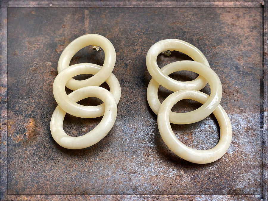 Statement Bone-Ohrringe Ring-Design Naturfarben Rund 8,8 cm Lang Ø 3,7 cm