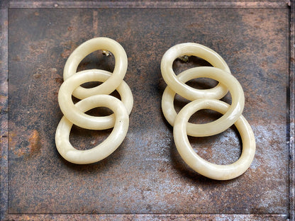 Statement Bone-Ohrringe Ring-Design Naturfarben Rund 8,8 cm Lang Ø 3,7 cm