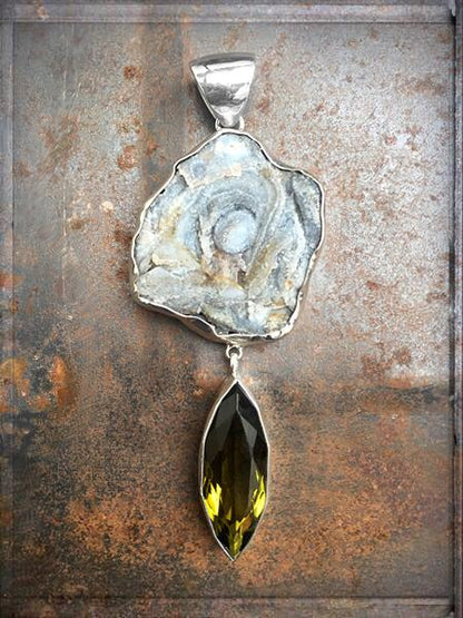 Steinanhänger Chalcedon-Rosette Grau Obsidian Grün 925 Sterling Silber Unikat