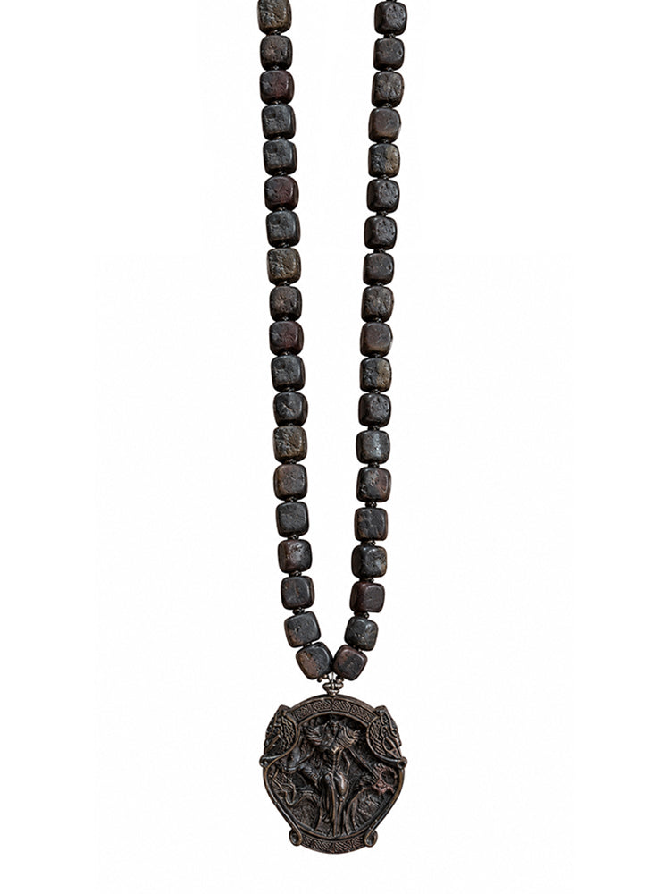 Steinkette Bernstein Dunkelbraun Schwarz Matt Eckige Bernsteinperlen Geknotet Geschnitzter Anhänger Buddhistisches Reliefmotiv Unikat Boho-Style