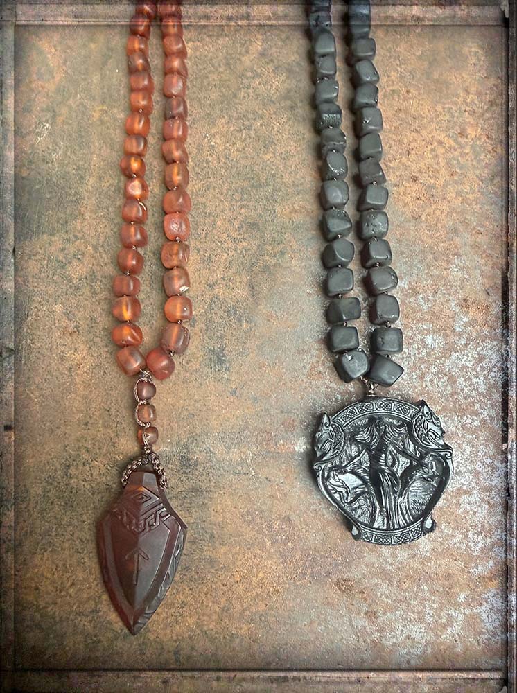 Steinketten Bernstein Cognac Dunkelbraun Schwarz Matt Eckige Bernsteinperlen Geknotet Geschnitzter Ethno-Anhänger Unikat Boho-Style