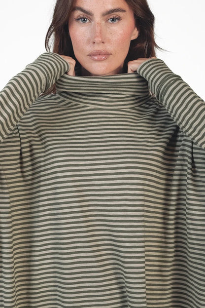 Love Joy Victory Longsleeve Rollkragen Kimbe Streifen Oliv Thyme Bio-Baumwolle Oversize Model Detail 2