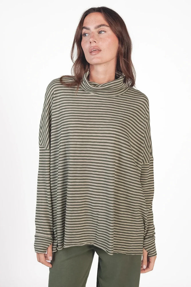 Love Joy Victory Longsleeve Rollkragen Kimbe Streifen Oliv Thyme Bio-Baumwolle Oversize Model