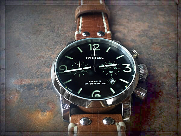 TW Steel Chronograph Maverick Edelstahlgehäuse Lederarmband Dunkelbraun Ziffernblatt Schwarz 48 mm
