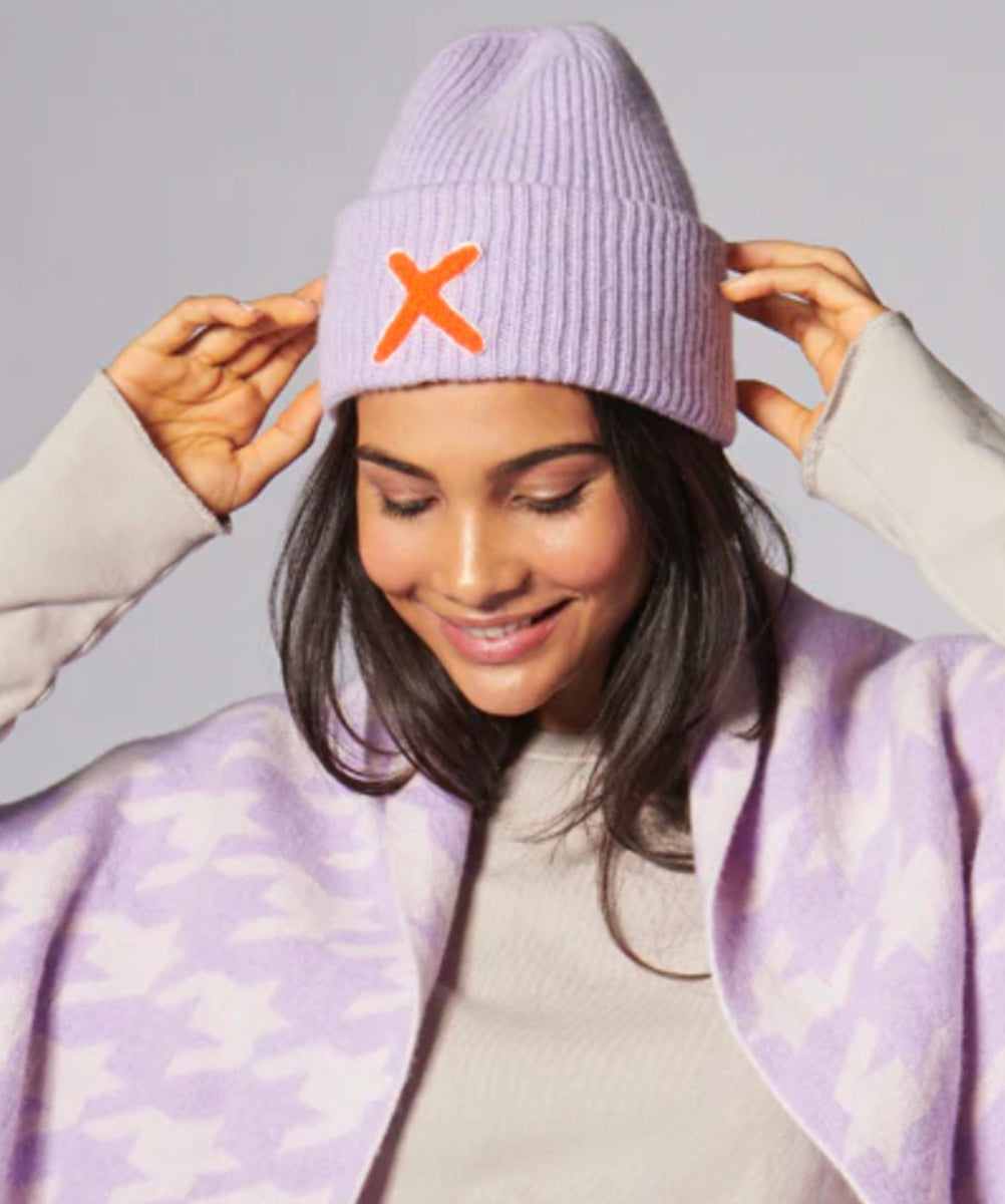 UNIO Strickmütze Lumi X Merinowolle Cashmere Unisex Nachhaltig Fair Produziert X-Patch Flieder Model