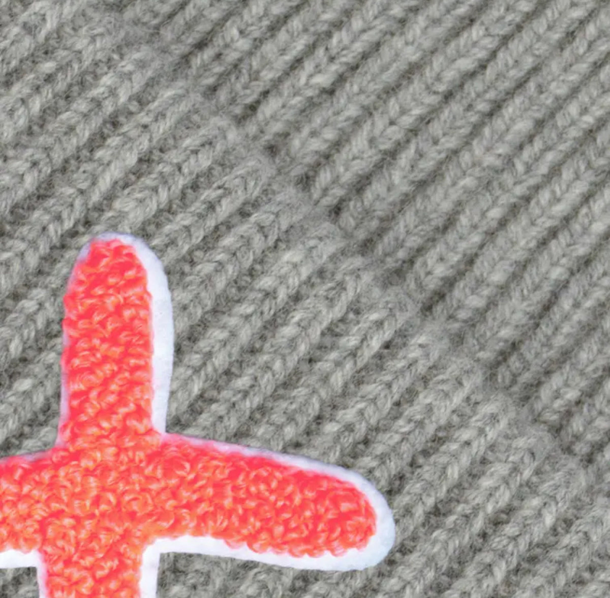 UNIO Strickmütze Lumi X Grey Melange Merinowolle Cashmere Unisex Nachhaltig Fair Produziert X-Patch Orange Detail