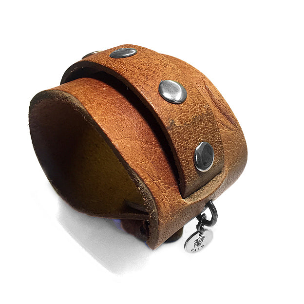 Vain Luxuries Vintage Lederarmband Breit Cognac Used-Look Stahl-Nieten Größenverstellbar