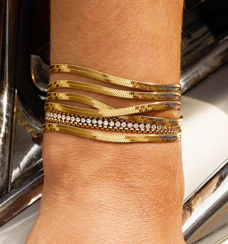 ZAG Bijoux Tennisarmband Excellence Edelstahl Gold Plattiert Dreireihig Runde Facettierte Zirkoniasteine Seitliche Ketteneinfassung Stacking-Look Model